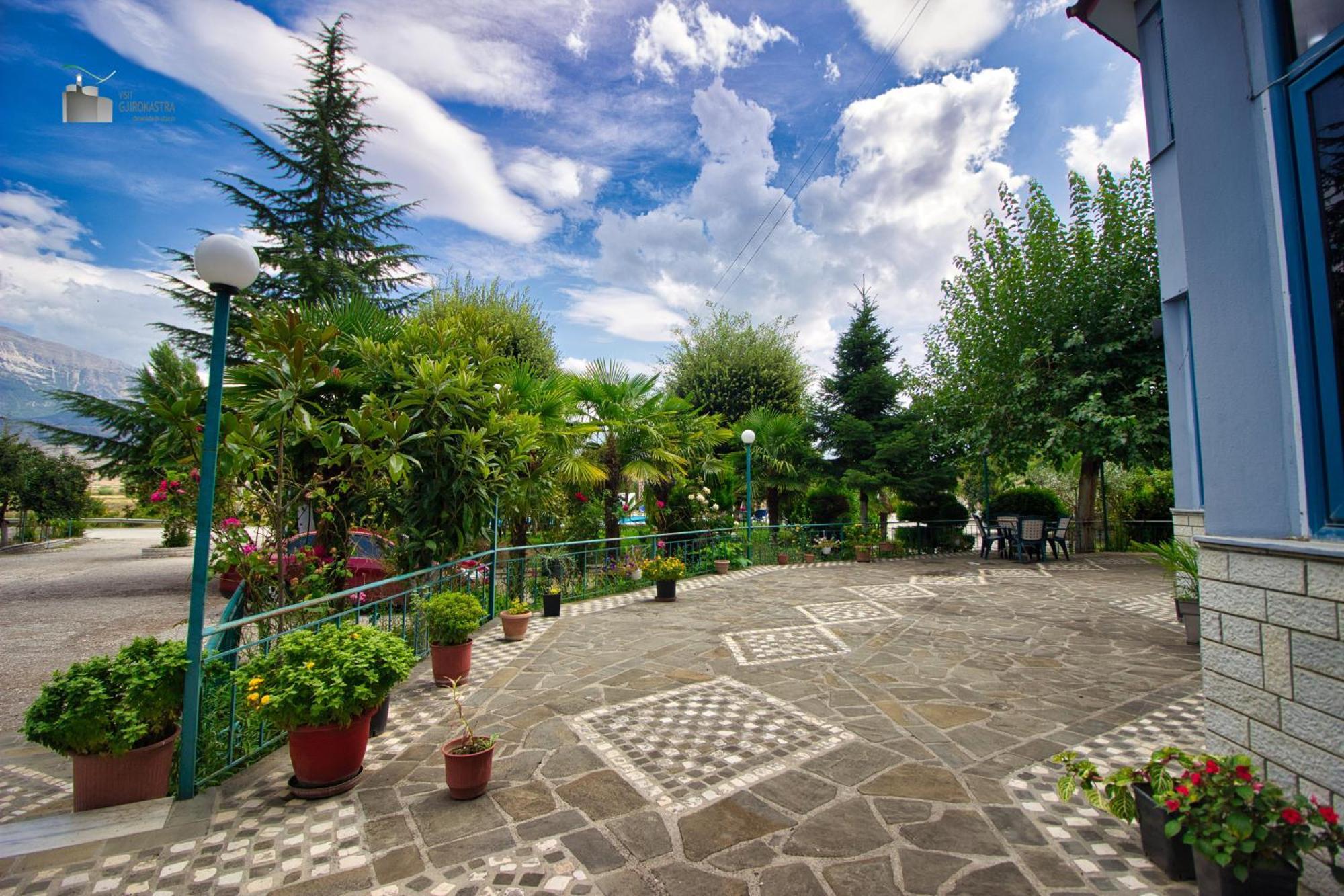 Hotel Parku I Palmave Gjirokastër Esterno foto